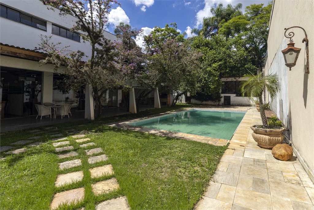 Sobrado à venda com 4 quartos, sendo 2 suítes, em Vila Morumbi, São Paulo, SP