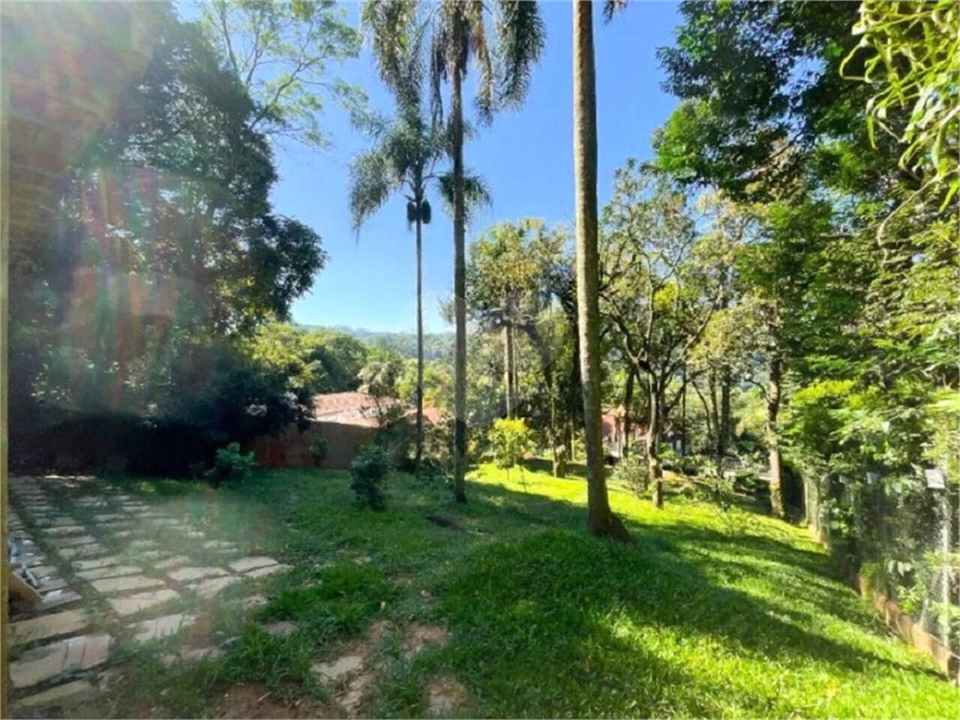 Sobrado à venda com 4 suítes em Serra da Cantareira, Mairiporã, SP