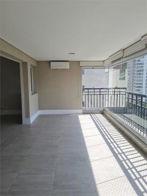 Apartamento à venda com 4 quartos, sendo 3 suítes, em Vila Andrade, São Paulo, SP