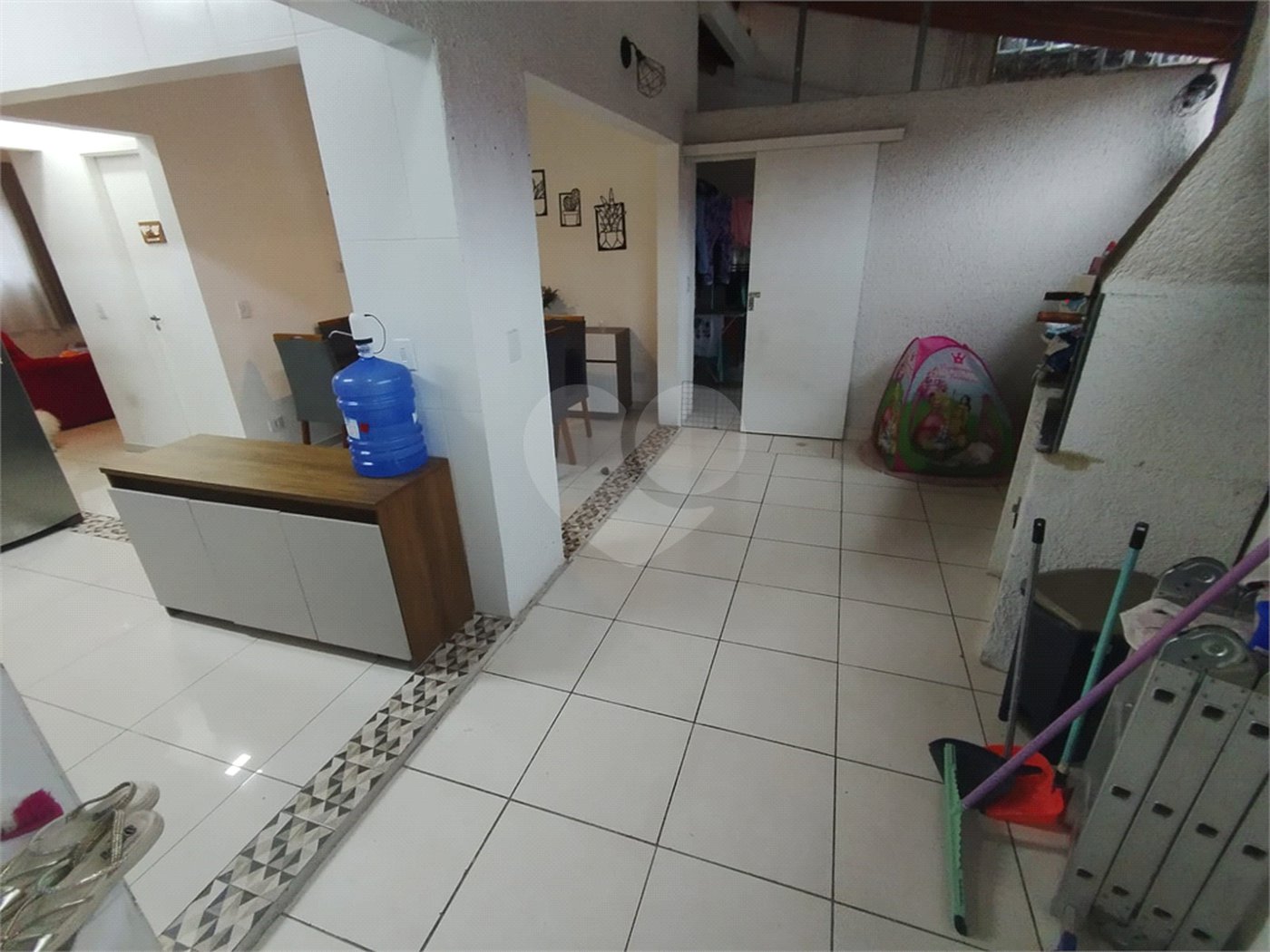 Casa à venda com 2 quartos, sendo 1 suíte, no condomínio Residencial Viva Vida, Cotia - SP