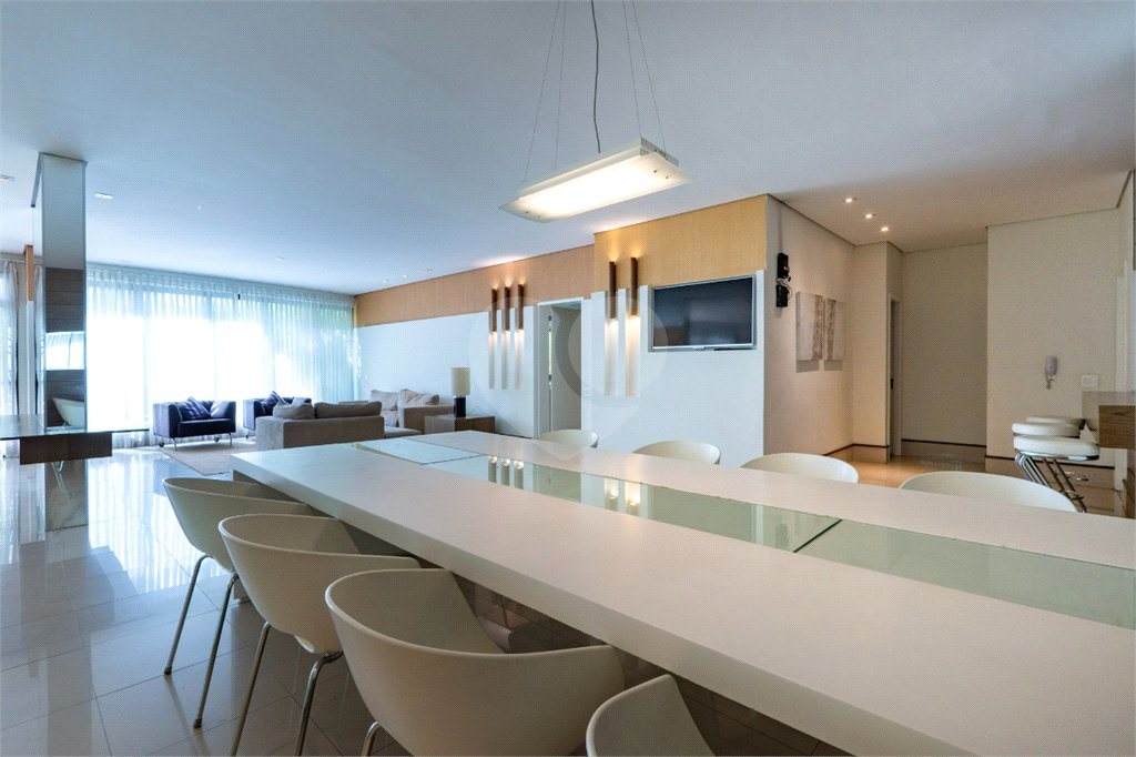 Apartamento à venda com 3 suítes em Vila Suzana, São Paulo, SP