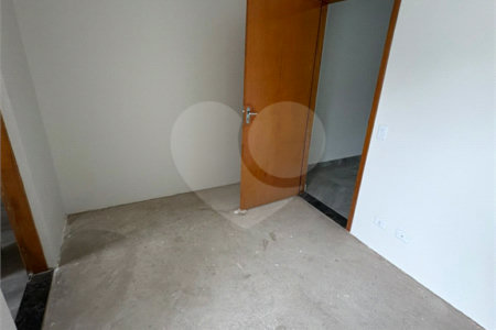 Casa à venda com 3 quartos, sendo 1 suíte, no condomínio Felipe Camarao, Poá - SP