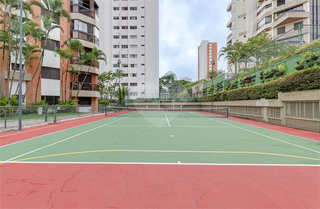 Apartamento à venda com 3 suítes em Campo Belo, São Paulo, SP
