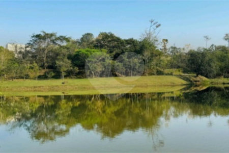 Casa à venda com 4 suítes no condomínio Residencial Fazenda São José, Salto de Pirapora - SP