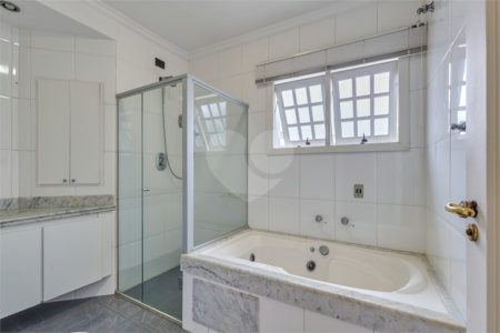 Casa à venda com 4 quartos, sendo 2 suítes, em Jardim Luzitânia, São Paulo, SP