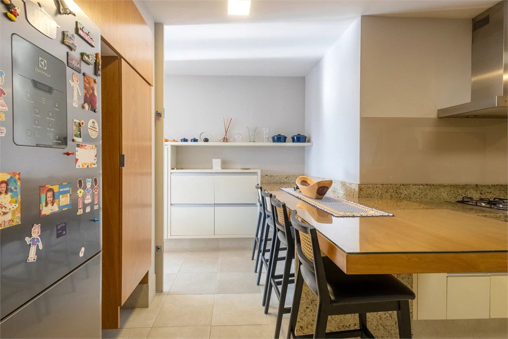 Casa à venda com 4 suítes em Jardim Guedala, São Paulo, SP