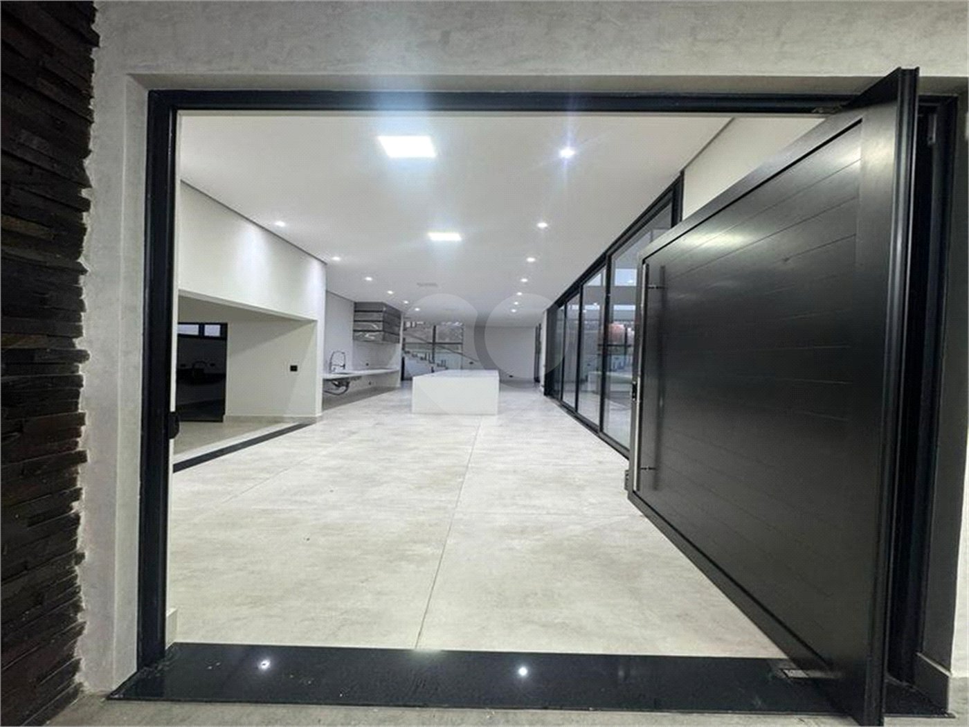 Casa à venda com 4 quartos, sendo 3 suítes,  no condomínio Alphaville Castelo, Itu - SP