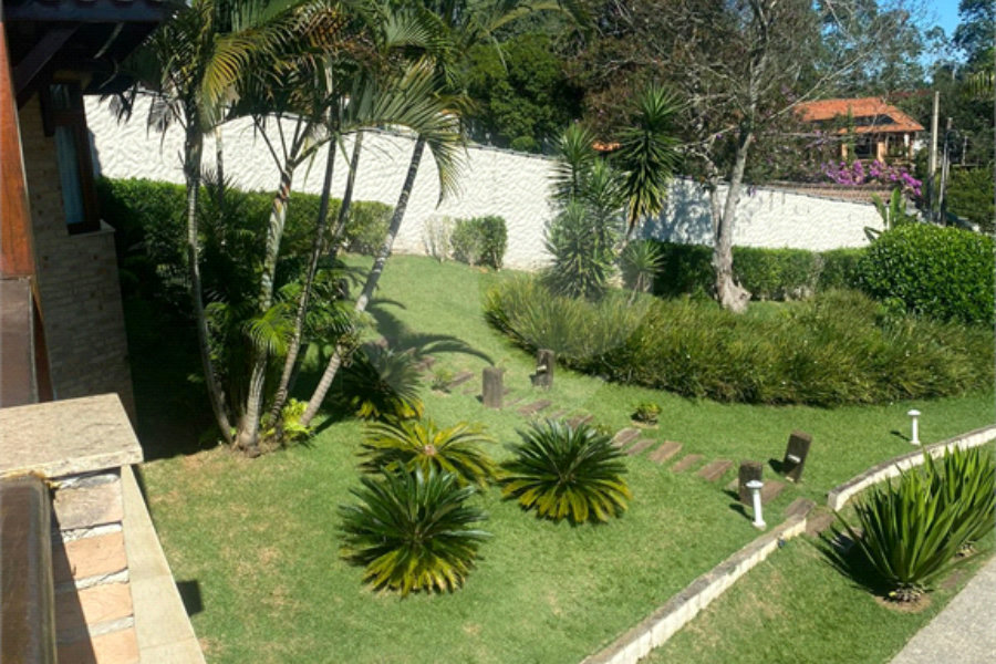 Casa à venda com 5 quartos, sendo 4 suítes, no condomínio Lago do Imperador, Mairiporã - SP