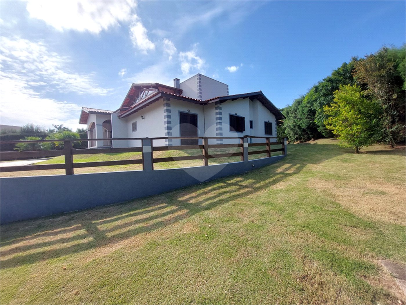 Casa à venda com 4 suítes no condomínio Monte Belo, Salto - SP