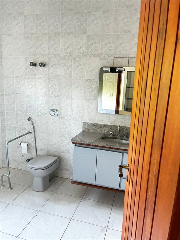 Sobrado para alugar com 4 quartos, sendo 2 suítes,  no Centro, Três Lagoas, MS