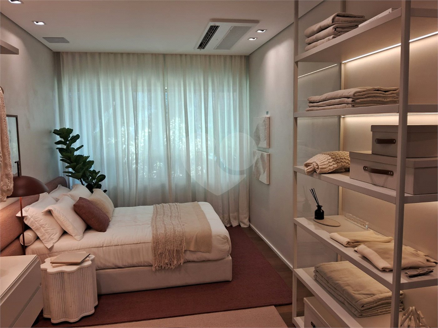 Apartamento à venda com 3 suítes em Moema, São Paulo, SP