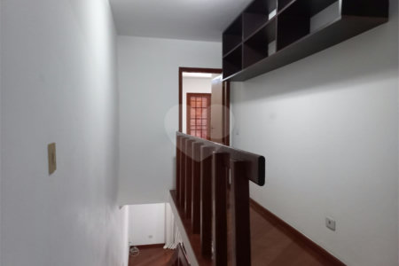 Sobrado à venda com 4 quartos, sendo 3 suítes, em Cidade São Francisco, São Paulo, SP