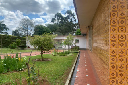 Casa à venda ou para alugar com 6 quartos, sendo 2 suítes, em Parque São George, Cotia, SP