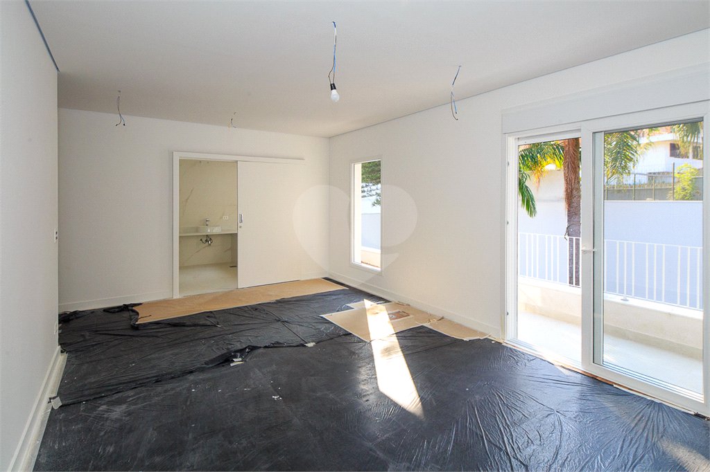 Casa à venda com 5 quartos, sendo 4 suítes, em Jardim Marajoara, São Paulo, SP