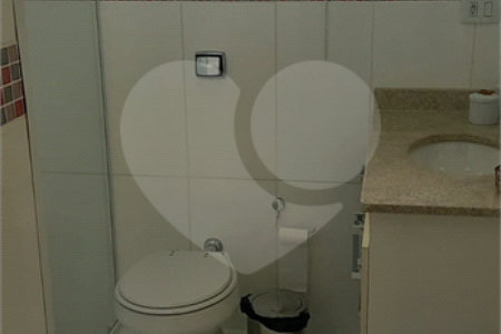 Casa à venda com 3 quartos, sendo 1 suíte, no condomínio Caruatinga, Atibaia - SP