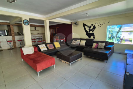 Casa à venda com 6 quartos, sendo 4 suítes, em Ferradura, Armação dos Búzios, RJ