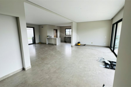 Casa à venda com 3 suítes no condomínio Santa Isabel I, Louveira - SP