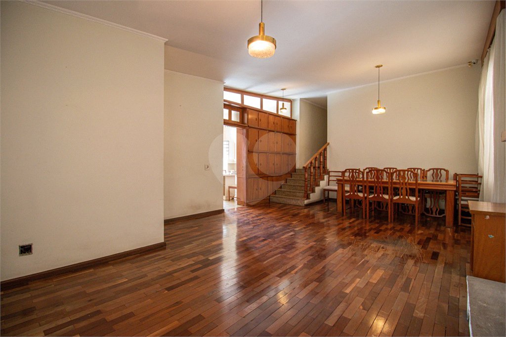 Casa à venda com 5 quartos, sendo 4 suítes, em Jardim Prudência, São Paulo, SP