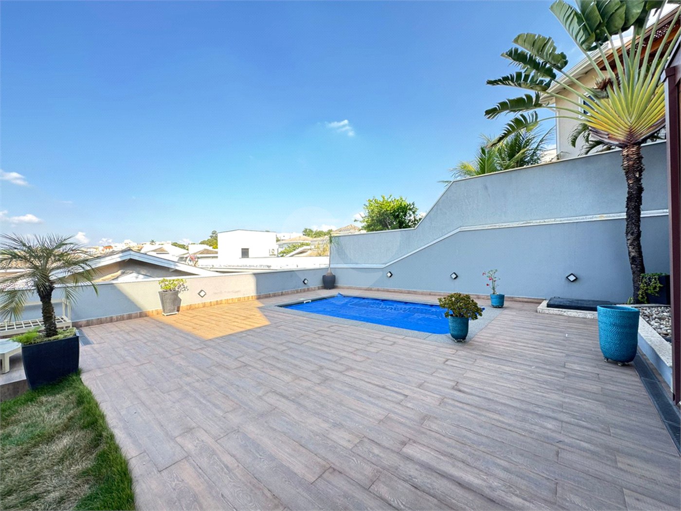Casa à venda com 3 suítes no condomínio Terras de São Francisco, Vinhedo - SP
