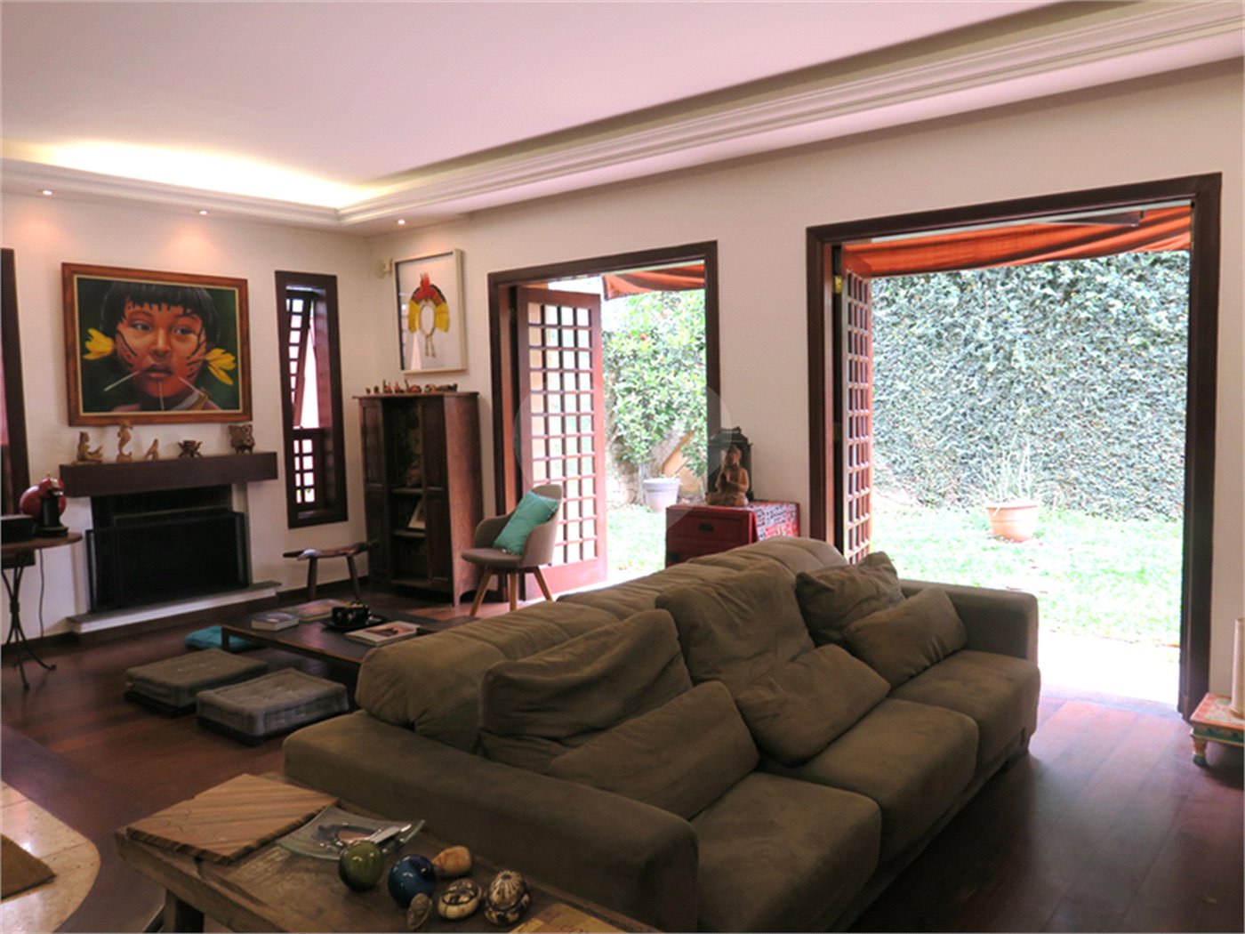 Casa à venda com 4 quartos, sendo 2 suítes, no condomínio Vila das Flores, São Paulo - SP