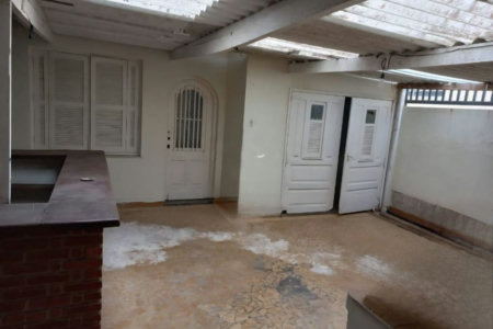 Casa/ Sobrado Amplo no Boqueirão/ Santos/SP