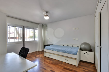 Casa à venda com 4 suítes em Jardim Cordeiro, São Paulo, SP