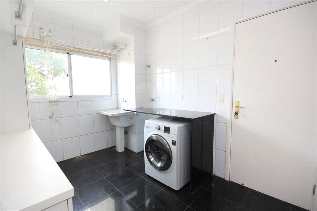 Apartamento à venda com 3 quartos, sendo 1 suíte, em Alto da Boa Vista, São Paulo, SP