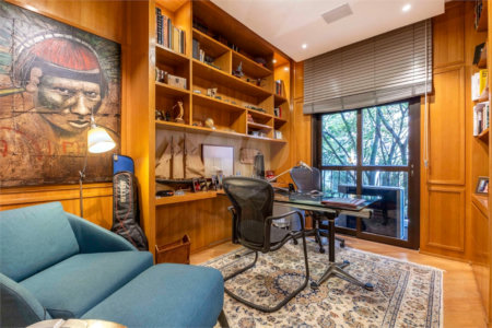 Apartamento à venda com 4 quartos, sendo 3 suítes, em Moema, São Paulo, SP