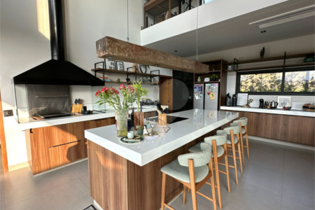 Casa Térrea à venda ou para alugar com 3 suítes em Jardim Leonor, Itatiba, SP