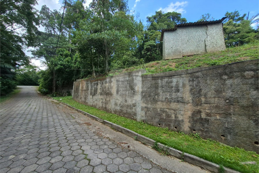 Casa à venda no condomínio Jardim da Montanha I, Mairiporã - SP