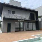 Casa à venda com 4 suítes no condomínio Figueira Garden, Atibaia - SP