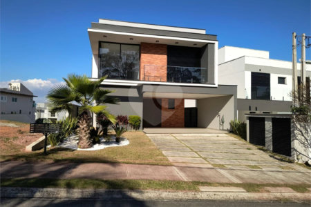 Casa à venda com 3 quartos, sendo 1 suíte, no condomínio Bella Città - Fazenda Rodeio, Mogi das Cruzes - SP