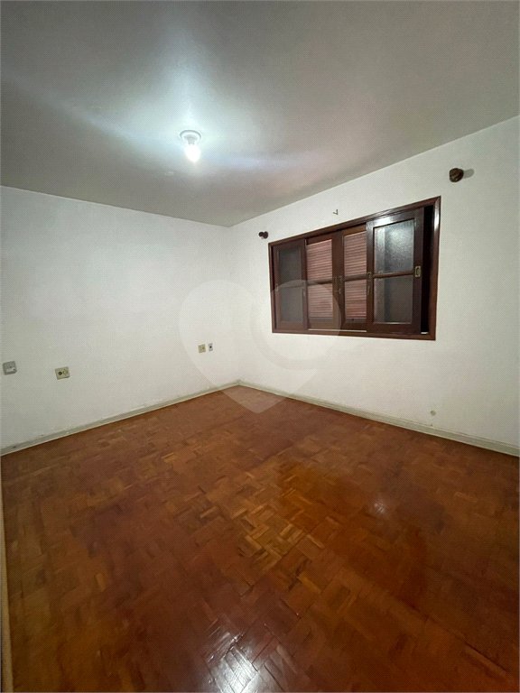 Sobrado à venda com 5 quartos, sendo 2 suítes,  em Vila Oliveira, Mogi das Cruzes, SP