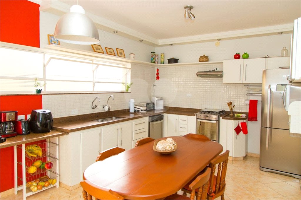 Casa à venda com 4 quartos, sendo 1 suíte, no Centro, Atibaia, SP