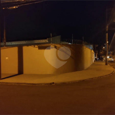 Casa térrea com 2 dormitórios.