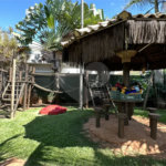 Casa em Condomínio Fechado com 4 suítes e área de lazer completa.