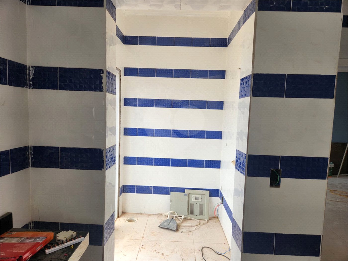 Casa à venda com 3 quartos, sendo 2 suítes, no condomínio Sollares, Araraquara - SP
