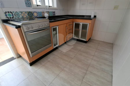 Casa à venda com 2 suítes no condomínio Village Palmas, São Paulo - SP