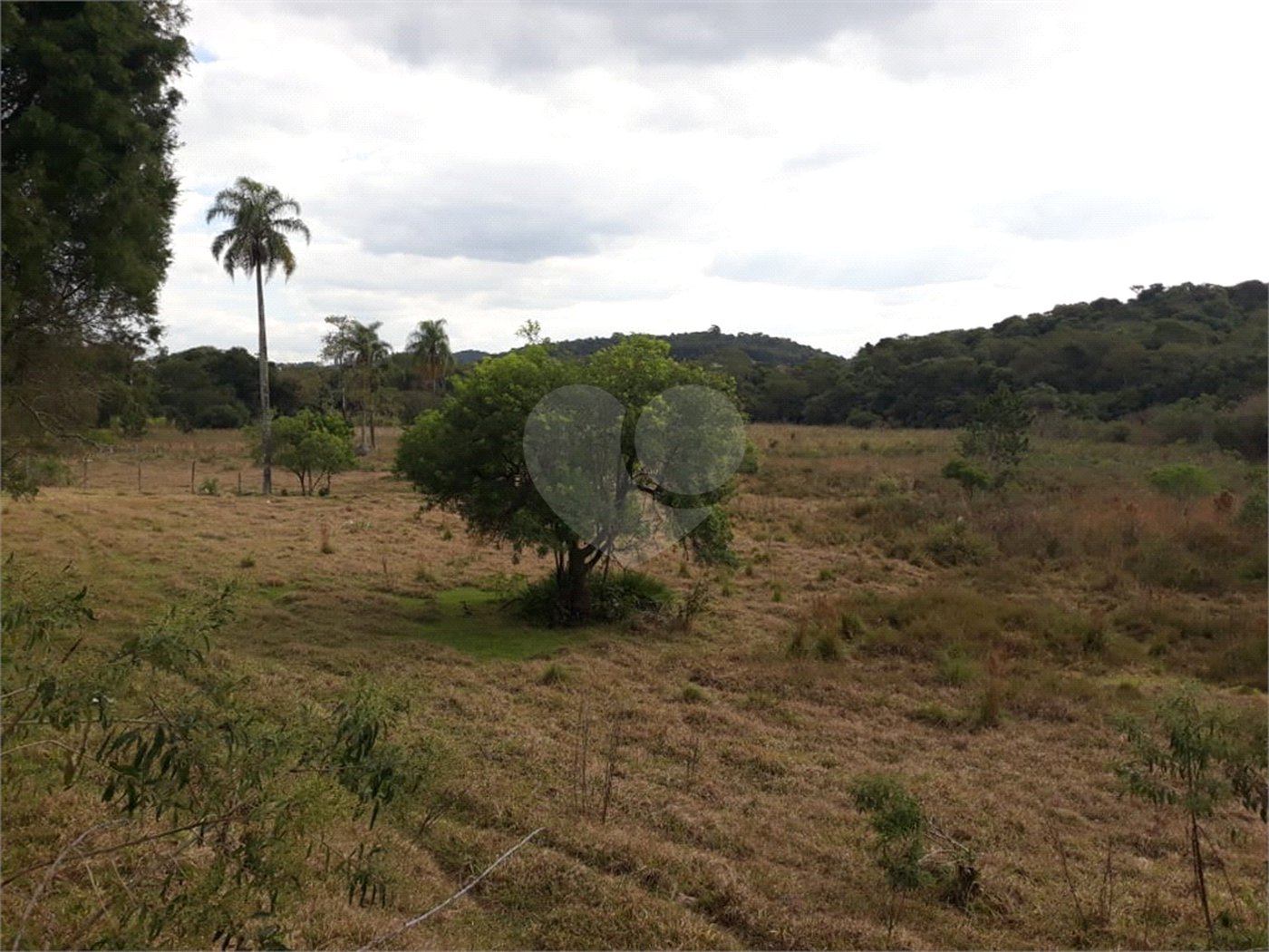 Chácara à venda com 4 quartos, sendo 2 suítes, em Jardim Conceição, São Roque, SP