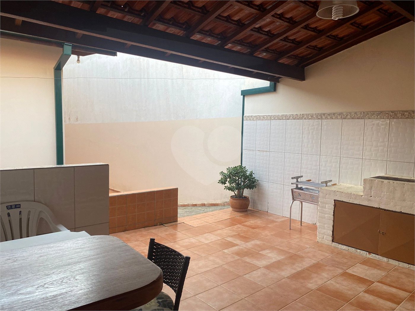 Casa à venda com 2 quartos, sendo 1 suíte, em Vila Deyse, Itapetininga, SP