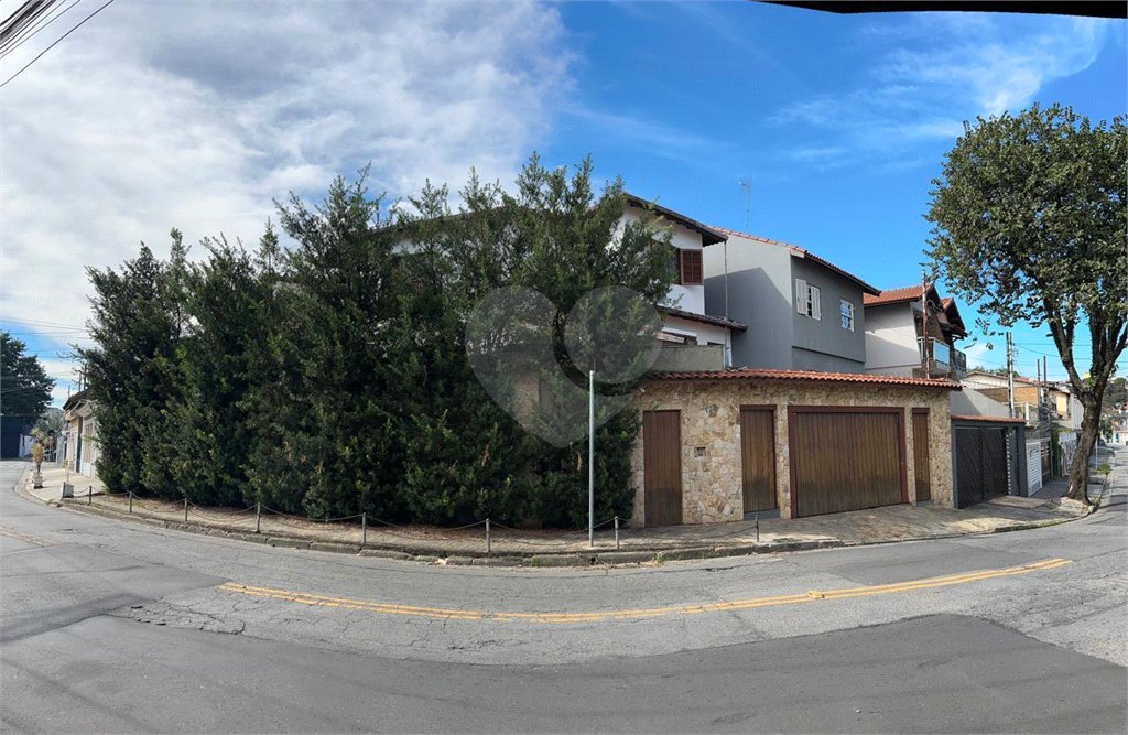 Sobrado à venda com 5 quartos, sendo 1 suíte, em Jardim Marisa, São Paulo, SP
