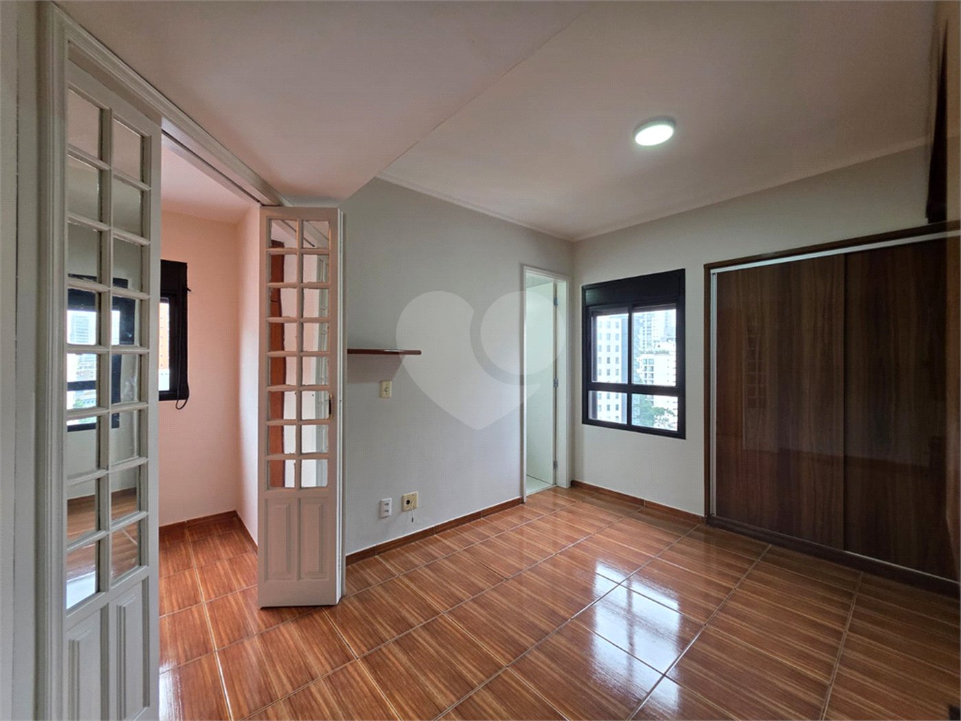 Apartamento à venda com 2 quartos, sendo 1 suíte, em Vila Olímpia, São Paulo, SP