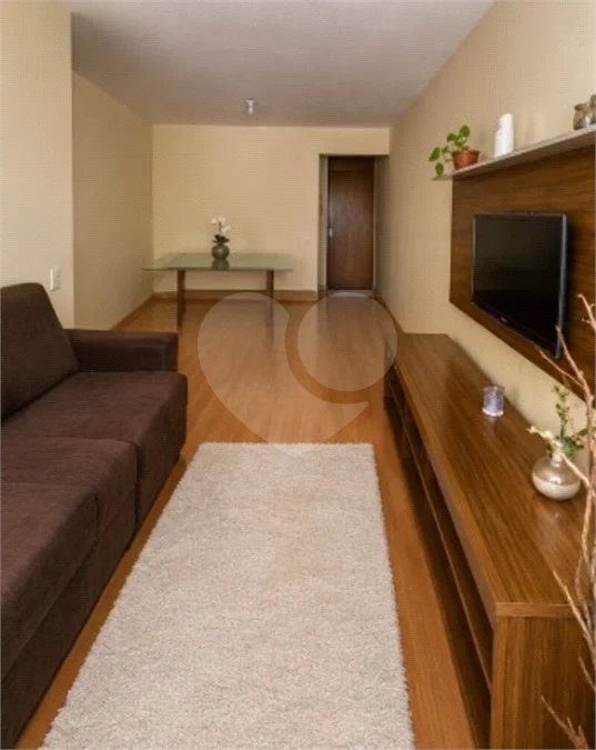 Apartamento com 3 dormitórios e 1 vaga fixa, em região tranquila perto da Av. Washingtonís e de diversos serviços. Ideal para quem quer morar bem e com comodidade.