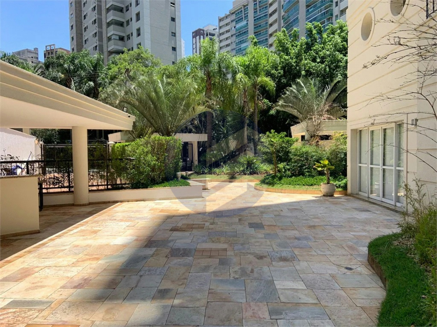 Apartamento à venda ou para alugar com 3 quartos, sendo 3 suítes, em Morumbi, São Paulo - SP