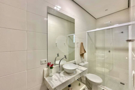 Casa à venda com 4 quartos, sendo 3 suítes, no condomínio Vilarejo, Carapicuíba - SP