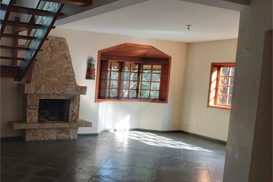 Sobrado à venda com 3 quartos, sendo 2 suítes, em Serra da Cantareira, Mairiporã, SP