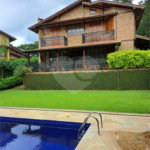 Casa à venda ou para alugar com 3 quartos, sendo 1 suíte,  no condomínio Parque Petrópolis 4 Secção, Mairiporã - SP
