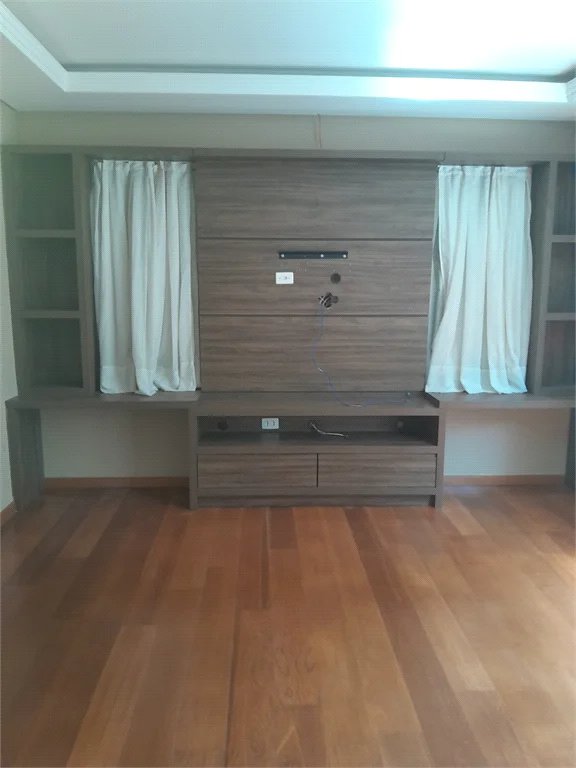 Casa à venda ou para alugar com 4 suítes em Chácaras São Carlos, Cotia, SP