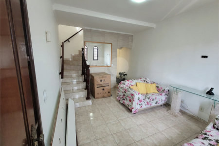 Sobrado à venda com 3 quartos, sendo 1 suíte, em Vila dos Remédios, São Paulo, SP