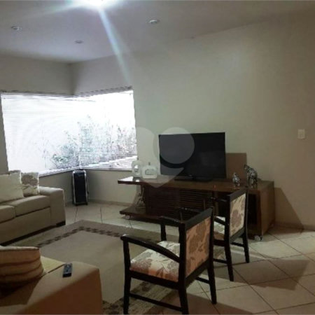 Casa à venda com 4 quartos, sendo 1 suíte, no condomínio Residencial Esplanada, Salto - SP